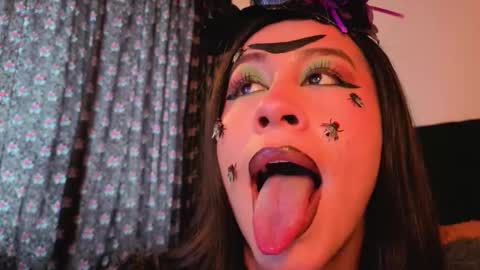 Snapshot of emigomez_ chatting on 10/25/25, 08:14 Emilia Gomez online show from 10/25/25, 08:14