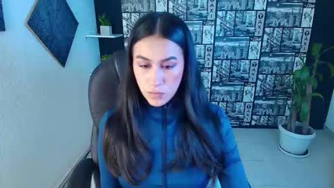 Snapshot of emigomez_ chatting on 10/26/25, 01:28 Emilia Gomez online show from 10/26/25, 01:28