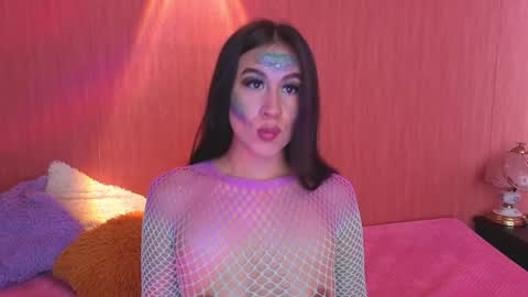 Snapshot of emigomez_ chatting on 10/27/25, 01:37 Emilia Gomez online show from 10/27/25, 01:37