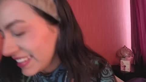 Snapshot of emigomez_ chatting on 11/04/25, 01:10 Emilia Gomez online show from 11/04/25, 01:10