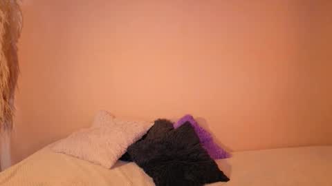 Snapshot of emigomez_ chatting on 11/12/25, 02:06 Emilia Gomez online show from 11/12/25, 02:06