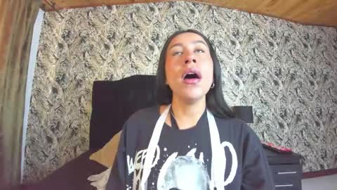 Snapshot of emigomez_ chatting on 12/05/25, 01:09 Emilia Gomez online show from 12/05/25, 01:09