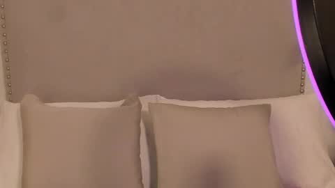 EMILY ROBERTS online show from 11/10/25, 03:05