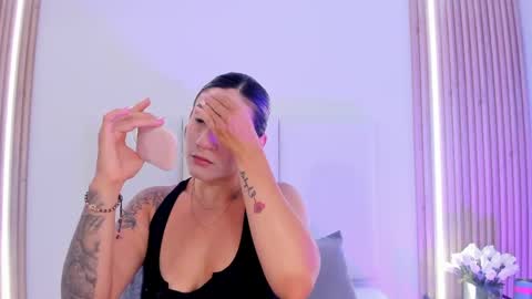 EMILY ROBERTS online show from 04/18/26, 11:14