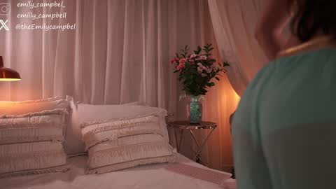 Snapshot of emiilycampbell chatting on 10/31/25, 10:44 Emily Campbell online show from 10/31/25, 10:44