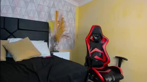 Snapshot of emiilymoss chatting on 02/18/26, 07:32 Emy online show from 02/18/26, 07:32