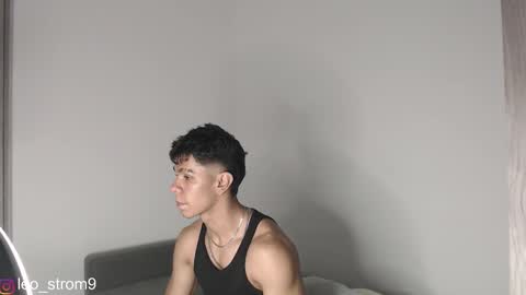 emile_239 online show from 03/11/25, 04:21