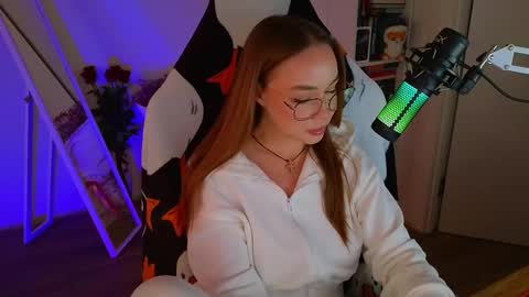 Emili online show from 03/11/25, 12:17