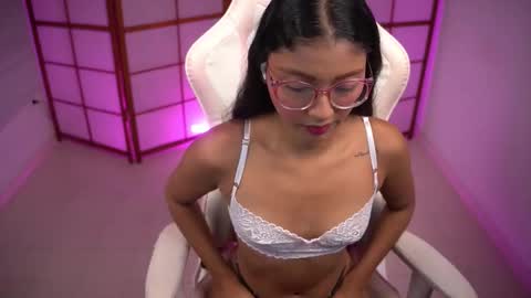 Snapshot of emili_2 chatting on 11/06/25, 03:13 Emili online show from 11/06/25, 03:13