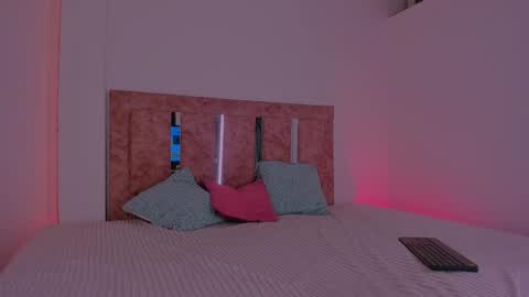 emili_williams10 online show from 04/23/26, 02:46