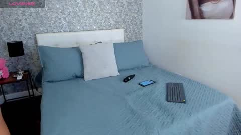 emilia_1040 online show from 03/12/25, 11:42