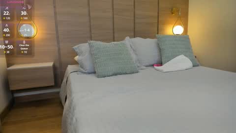 emilia_1040 online show from 09/13/25, 12:27