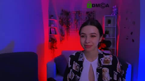 Snapshot of emilia_fly chatting on 07/17/26, 11:06 Emi online show from 07/17/26, 11:06