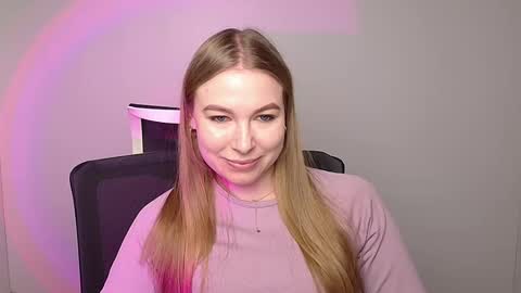 Emilia online show from 02/08/25, 09:24