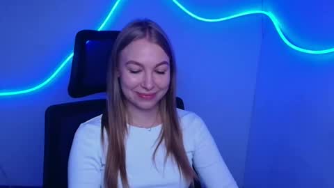 Emilia online show from 09/13/25, 05:07