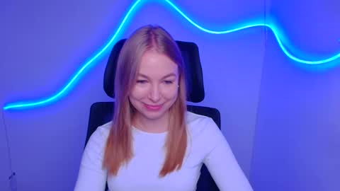 Emilia online show from 09/18/25, 05:09