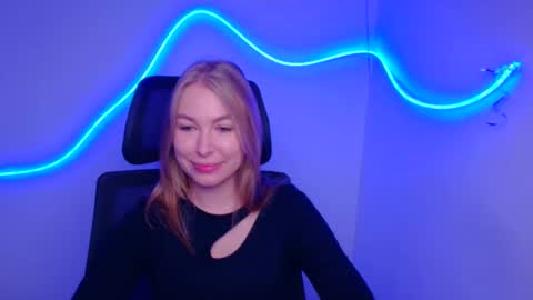 Emilia online show from 09/19/25, 05:20