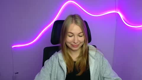 Emilia online show from 09/27/25, 05:23