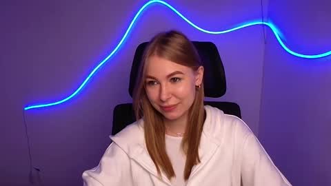 Emilia online show from 10/08/25, 05:49