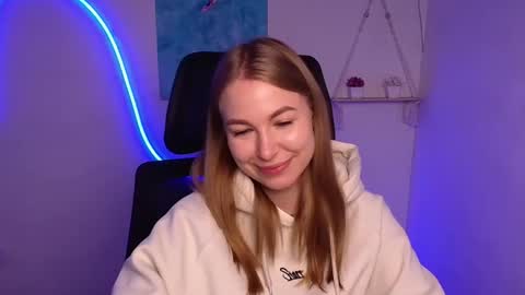 Emilia online show from 10/18/25, 05:21