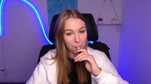 Emilia online show from 11/12/25, 06:36