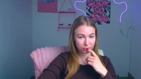 Snapshot of emilia_ilia chatting on 01/08/26, 06:26 Emilia online show from 01/08/26, 06:26