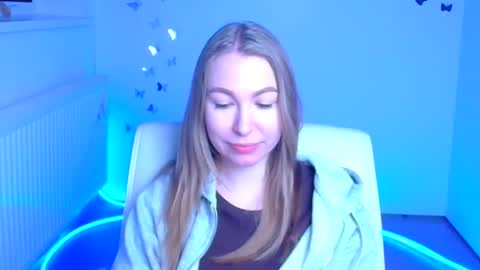 Snapshot of emilia_ilia chatting on 01/17/26, 06:29 Emilia online show from 01/17/26, 06:29