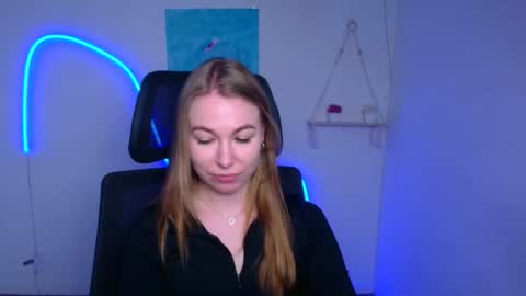 Snapshot of emilia_ilia chatting on 02/05/26, 12:54 Emilia online show from 02/05/26, 12:54