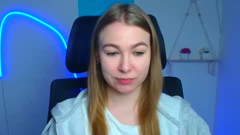 Snapshot of emilia_ilia chatting on 02/18/26, 06:31 Emilia online show from 02/18/26, 06:31