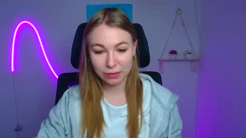 Snapshot of emilia_ilia chatting on 02/23/26, 12:24 Emilia online show from 02/23/26, 12:24