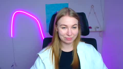 Snapshot of emilia_ilia chatting on 02/27/26, 06:35 Emilia online show from 02/27/26, 06:35