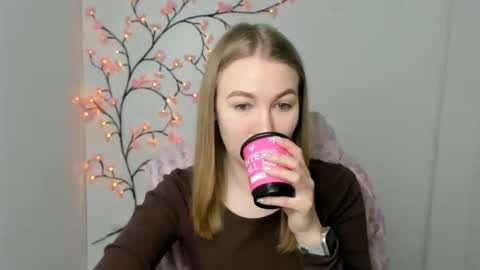 Emilia online show from 03/04/26, 06:30