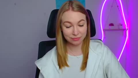 Emilia online show from 03/17/26, 12:30