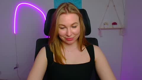 Emilia online show from 04/18/26, 07:07