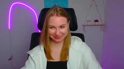 Emilia online show from 04/18/26, 07:58