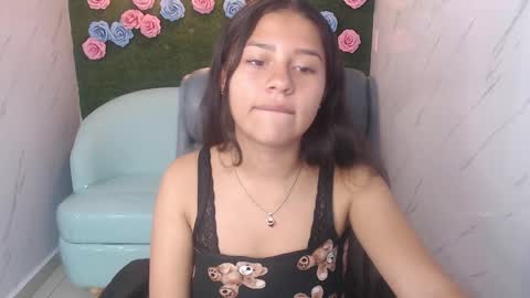 Snapshot of emilia_love_a chatting on 10/07/25, 12:35 Emilia online show from 10/07/25, 12:35