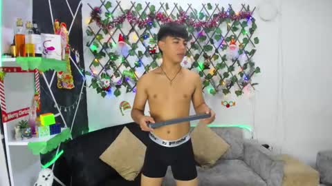 Snapshot of emilicollinss chatting on 12/15/24, 06:29 EMILI AND GIN online show from 12/15/24, 06:29