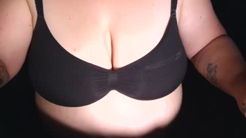 Snapshot of emiliefoxx chatting on 07/15/26, 02:28 emilie foxx online show from 07/15/26, 02:28