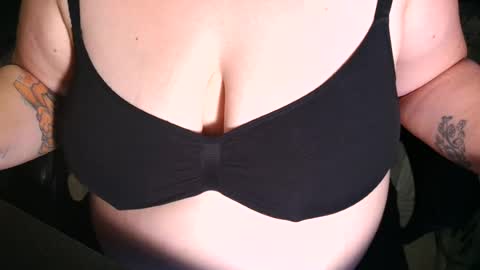 Snapshot of emiliefoxx chatting on 07/19/26, 09:51 emilie foxx online show from 07/19/26, 09:51