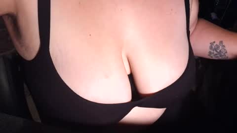 Snapshot of emiliefoxx chatting on 07/29/26, 01:59 emilie foxx online show from 07/29/26, 01:59