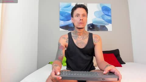 Snapshot of emilio_wolf chatting on 01/23/25, 10:43 EMILIO online show from 01/23/25, 10:43