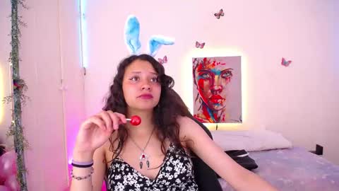 Emili Russo online show from 10/27/25, 08:57