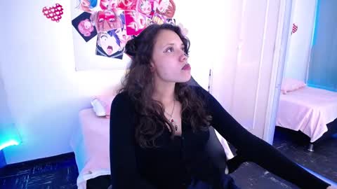 Emili Russo online show from 11/24/25, 07:35