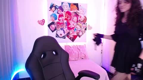 Emili Russo online show from 11/27/25, 08:22