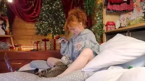 Emi  online show from 12/21/25, 11:17