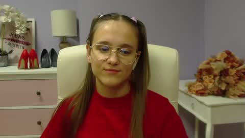 Snapshot of emilly_lust99 chatting on 12/03/24, 01:54 Emilly online show from 12/03/24, 01:54