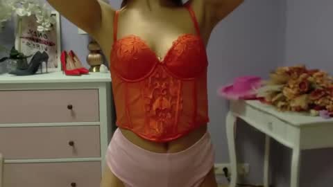 Snapshot of emilly_lust99 chatting on 01/14/25, 10:48 Emilly online show from 01/14/25, 10:48