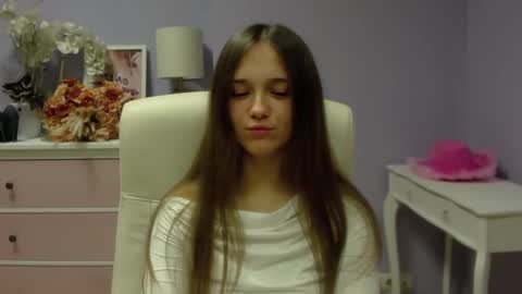 Snapshot of emilly_lust99 chatting on 01/28/25, 07:43 Emilly online show from 01/28/25, 07:43