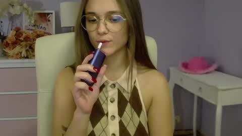 Snapshot of emilly_lust99 chatting on 02/11/25, 11:32 Emilly online show from 02/11/25, 11:32