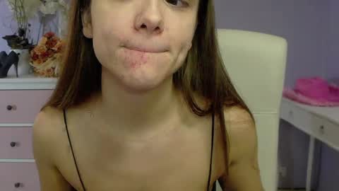 Snapshot of emilly_lust99 chatting on 02/17/25, 07:26 Emilly online show from 02/17/25, 07:26